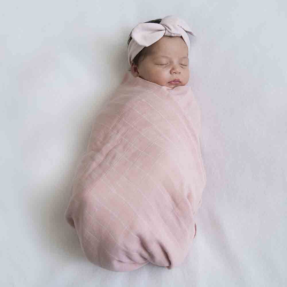 SNUGGLE HUNNY  Organic Muslin Swaddle - Musk Pink